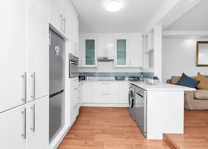 Coastal Comfort 2-Bedroom In Mouille Point