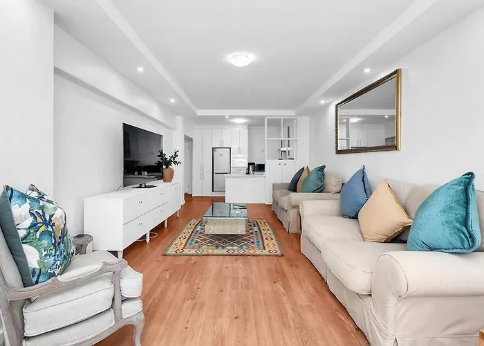 Coastal Comfort 2-Bedroom In Mouille Point