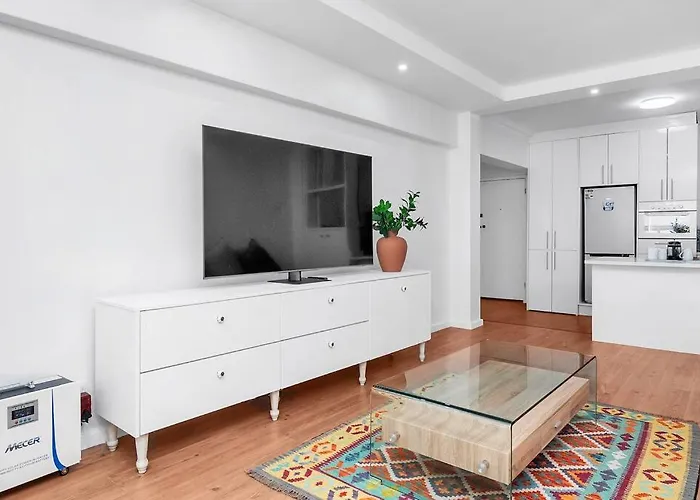 Coastal Comfort 2-Bedroom In Mouille Point