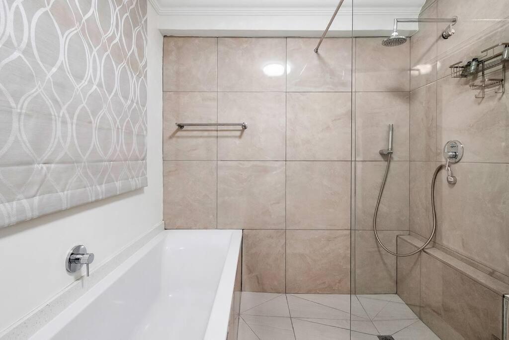 Coastal Comfort 2-bedroom In Mouille Point