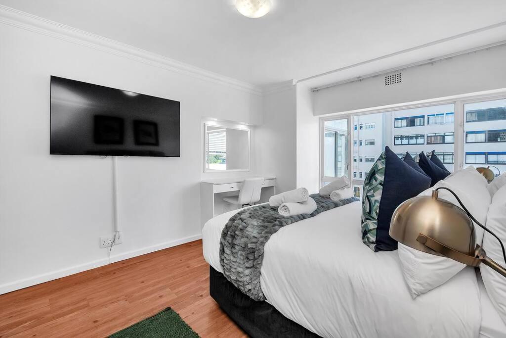 Coastal Comfort 2-bedroom In Mouille Point Cape Town