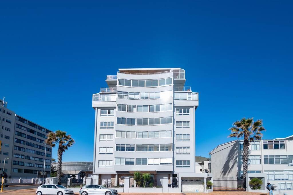 Coastal Comfort 2-bedroom In Mouille Point
