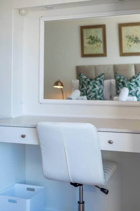 Coastal Comfort 2-bedroom In Mouille Point * Cape Town