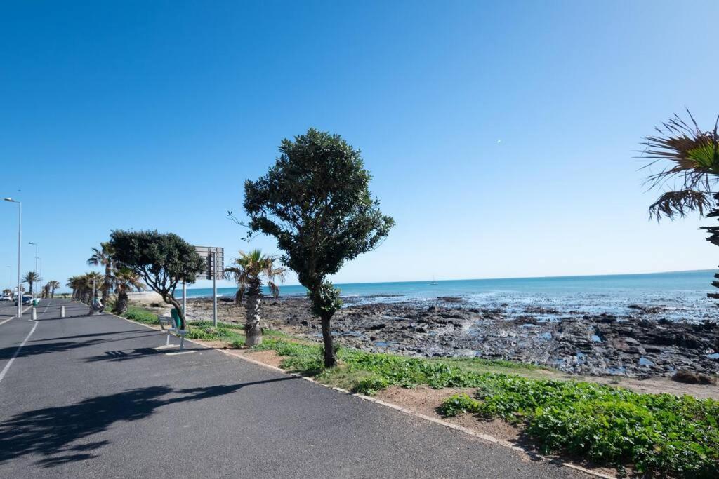 Coastal Comfort 2-bedroom In Mouille Point Apartment Cape Town