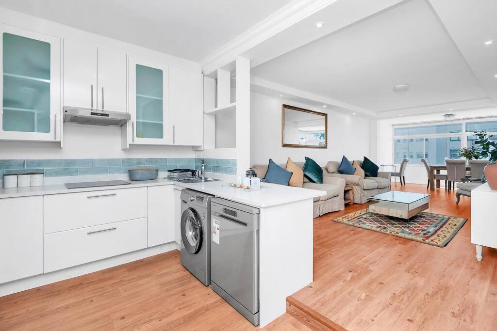 Coastal Comfort 2-bedroom In Mouille Point Apartment