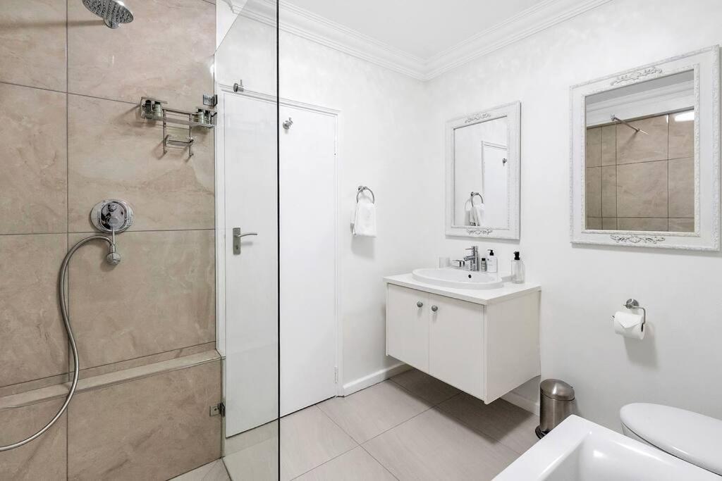 Coastal Comfort 2-bedroom In Mouille Point Apartment *