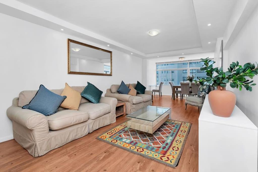Apartment Coastal Comfort 2-bedroom In Mouille Point