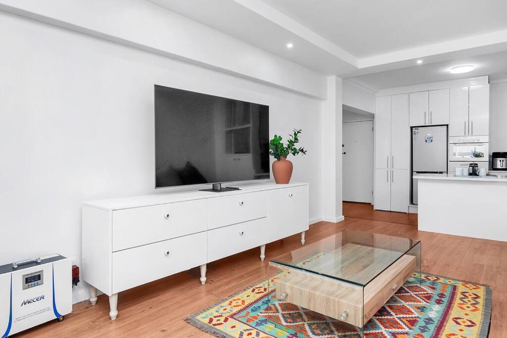 Apartment Coastal Comfort 2-bedroom In Mouille Point Cape Town